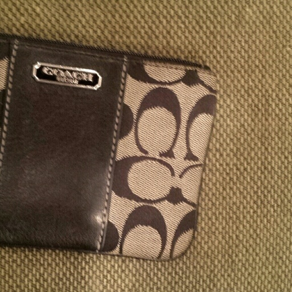 GUC Coach Black/Gray Wristlet - Picture 2 of 6